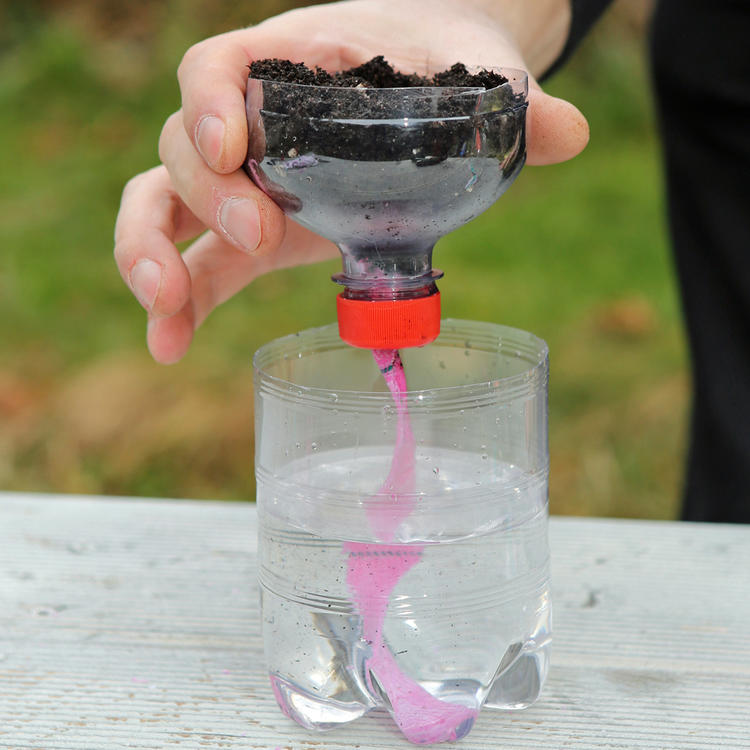 Anzuchttöpfe aus PET-Flaschen mit automatischer Bewässerung